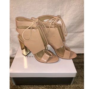 Nude & Gold Tie Up Heels Sz 8